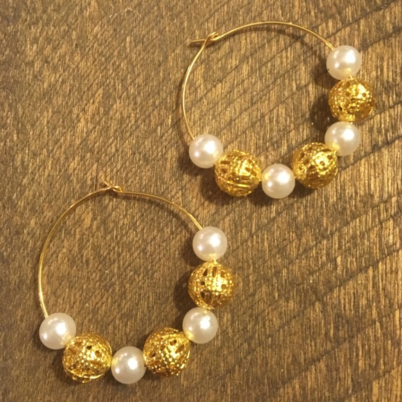 Hoop Earrings Gold Tone Glass Pearl Big Hot Beaded - Picture 1 of 4